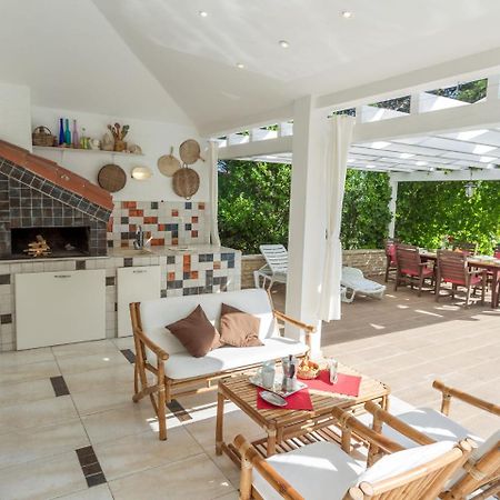 Spacious Holiday Home In Molat With Pool Brgulje Zewnętrze zdjęcie