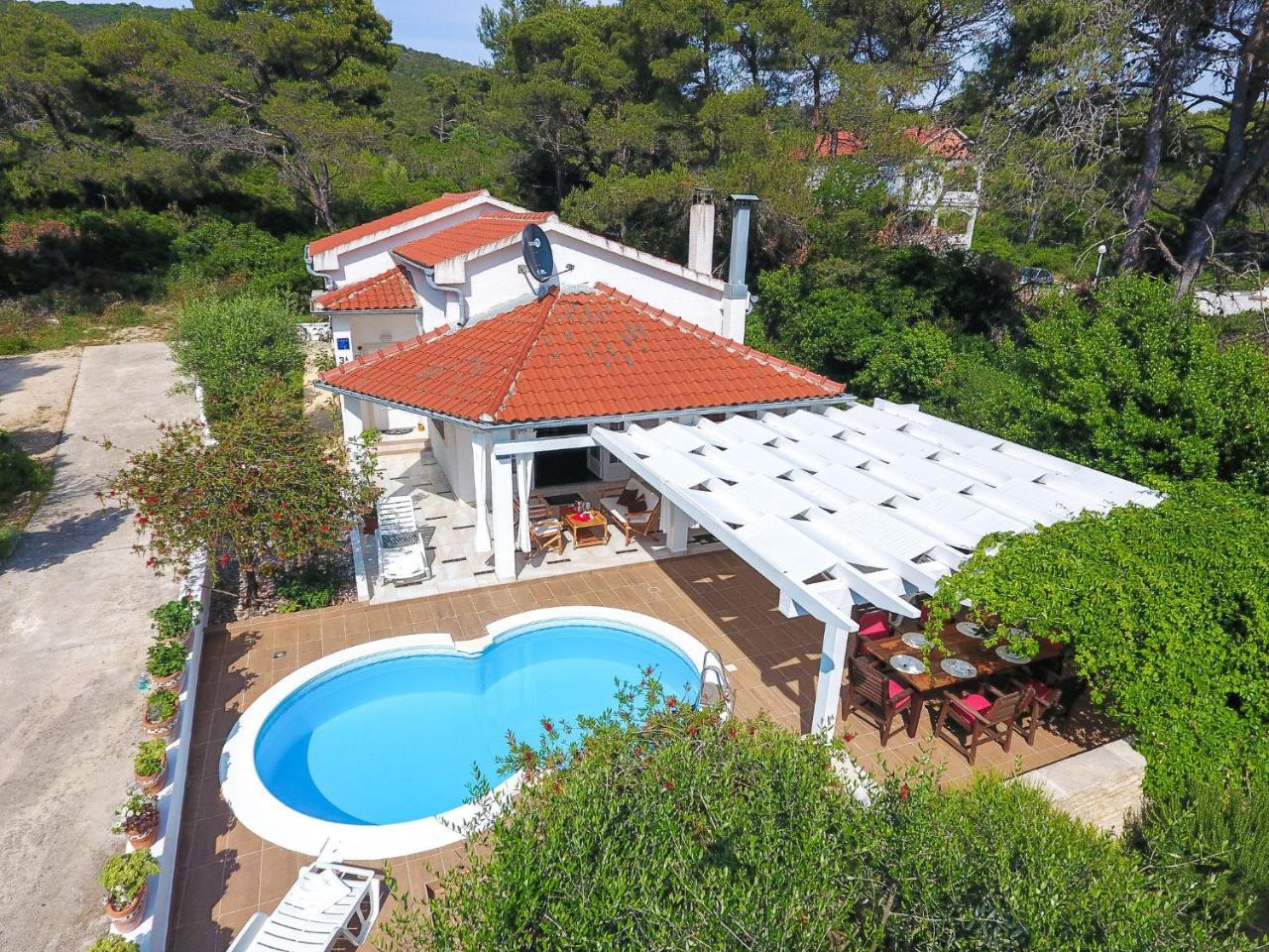 Spacious Holiday Home In Molat With Pool Brgulje Zewnętrze zdjęcie