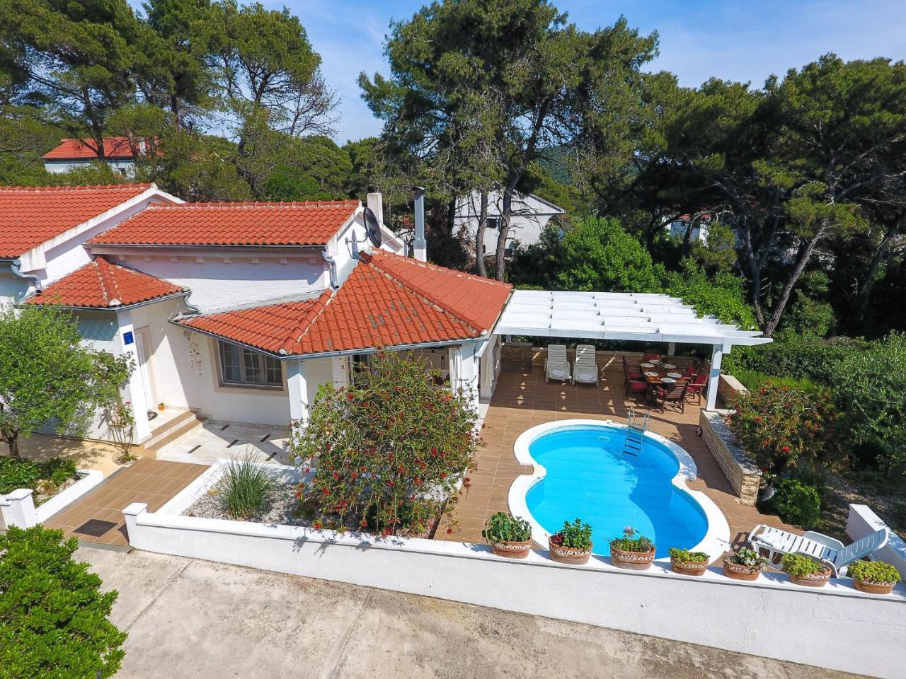 Spacious Holiday Home In Molat With Pool Brgulje Zewnętrze zdjęcie