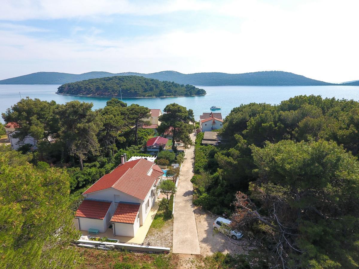 Spacious Holiday Home In Molat With Pool Brgulje Zewnętrze zdjęcie