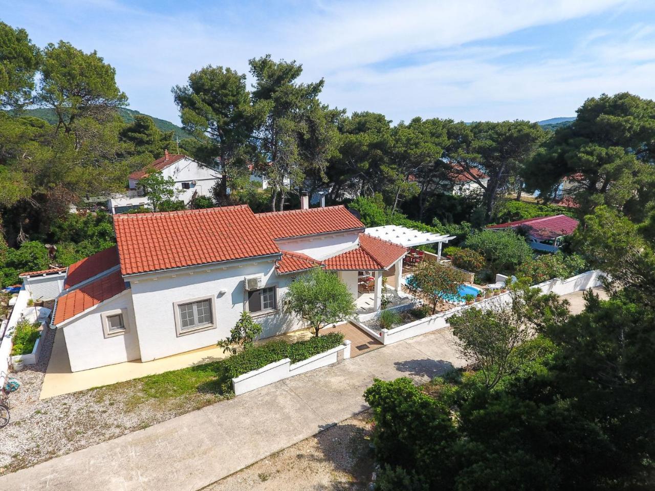Spacious Holiday Home In Molat With Pool Brgulje Zewnętrze zdjęcie
